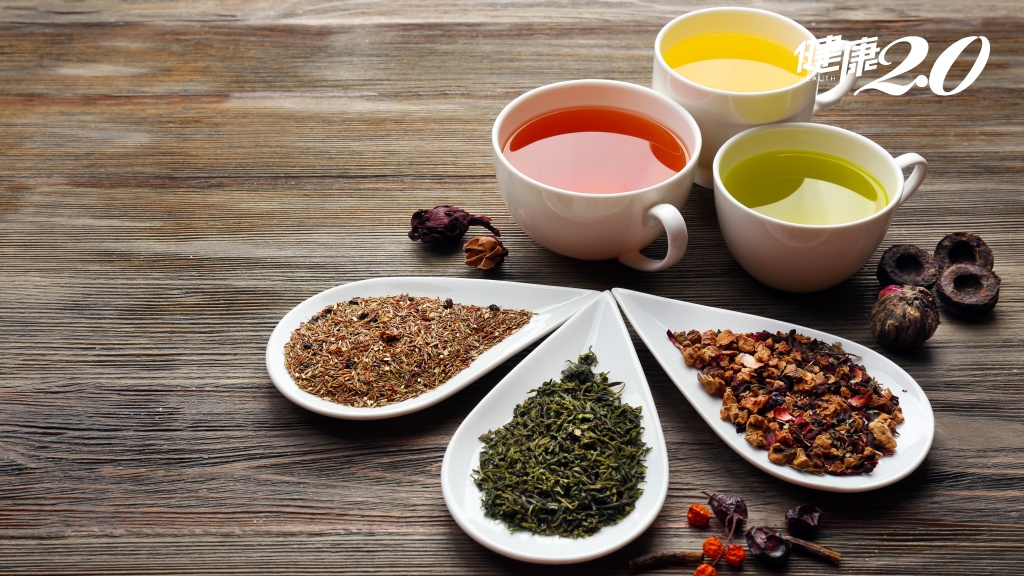 喝綠茶還是紅茶好？喝綠茶可降14％中風風險，每天喝紅茶死亡風險降「這麼多」