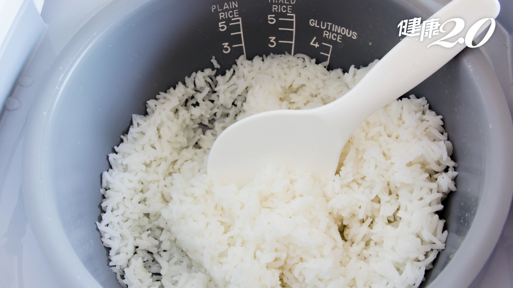 你也做錯？米飯放電鍋忽略1事恐吃毒 專家揭米飯助減重、護心祕訣