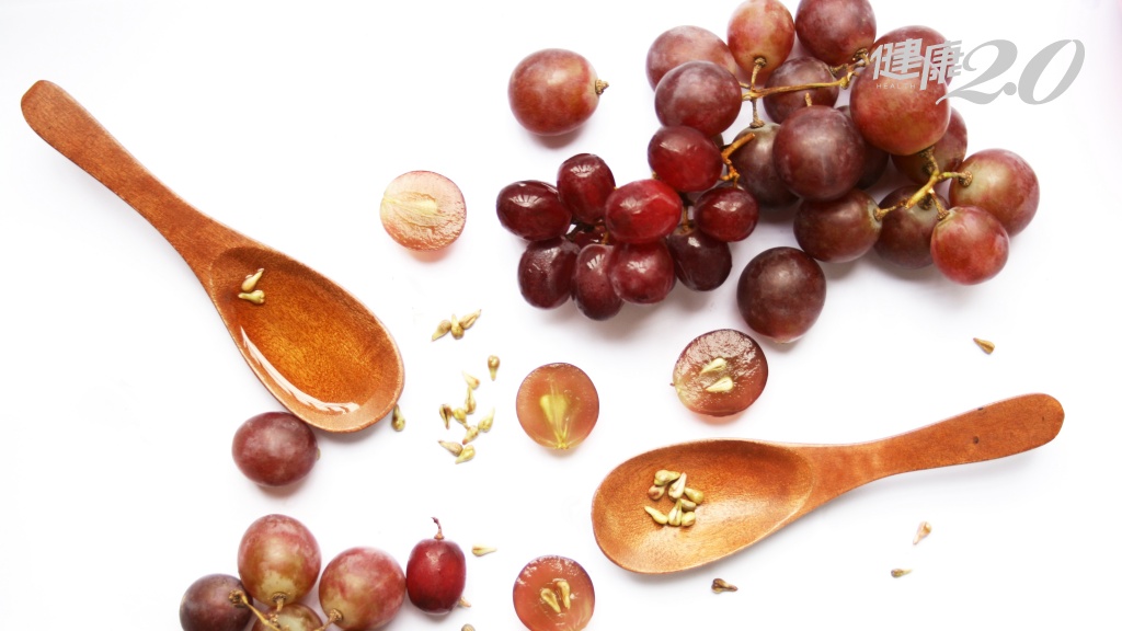 吃葡萄不吐葡萄籽結局慘！300顆葡萄籽引起腸阻塞 專家：葡萄籽「這樣吃」才有效