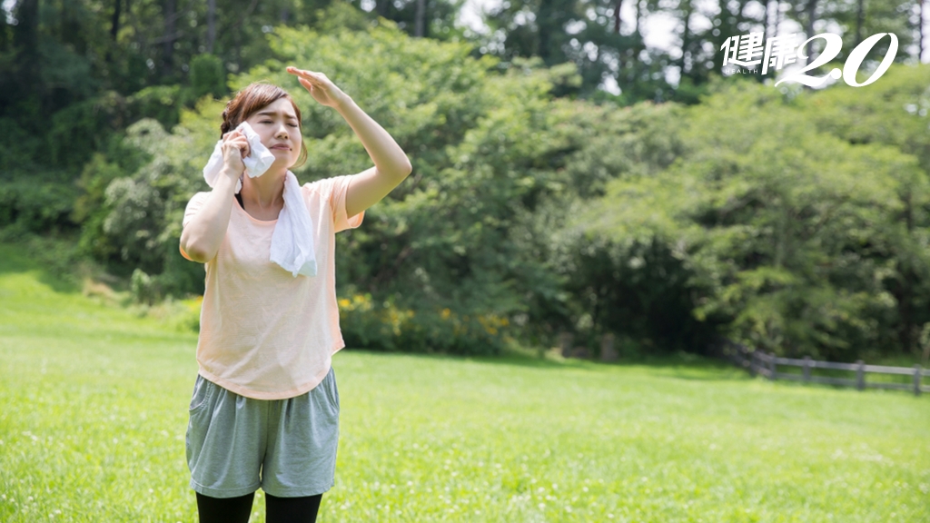 中暑降溫吃退燒藥？急診醫：恐成反效果！熱傷害降溫NG行為 這2物也不行