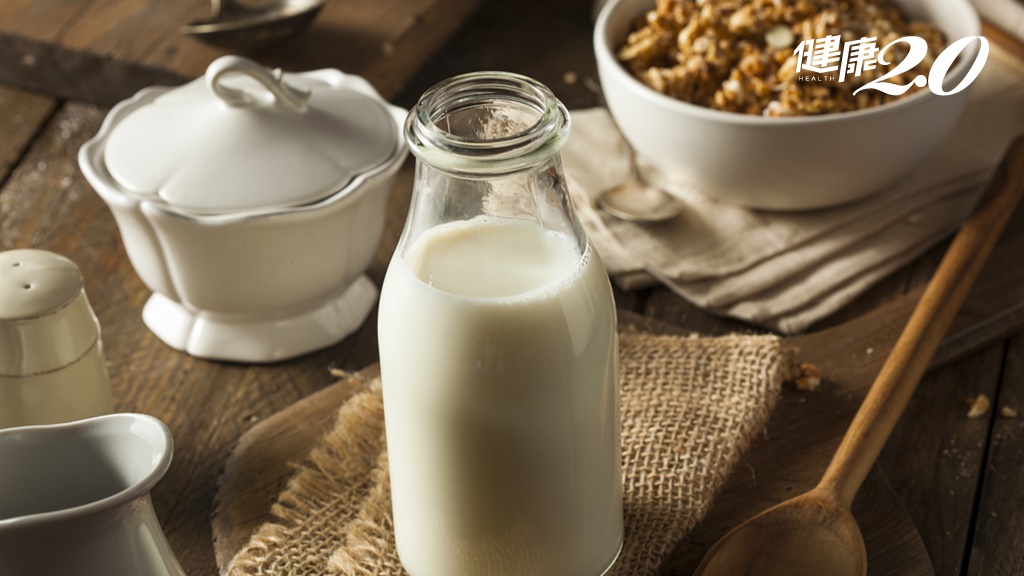 2種人普遍缺鈣！中醫揭祕喝牛奶「滋陰潤肌」 2配方補鈣美白還能消粉刺