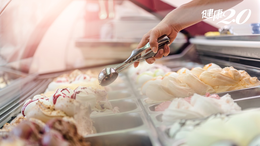 聰明選冰品才不會陷入發胖陷阱！醫列出夏日冰品PK榜 刨冰這樣吃熱量超低