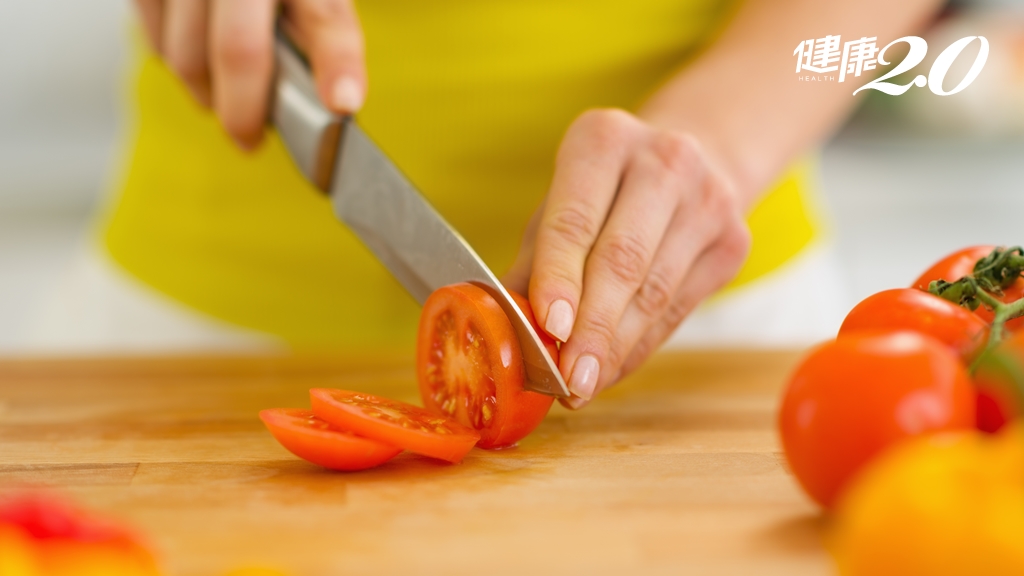 切菜切到手怎麼辦？如何處理切菜傷口？有水就先沖乾淨 傷口濕潤比較好