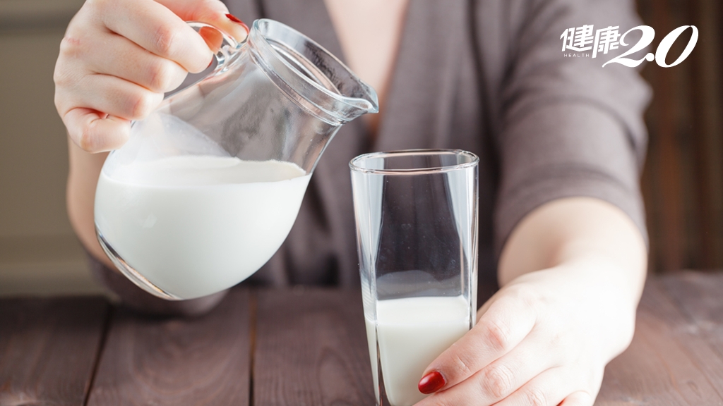減肥喝牛奶會胖？鮮乳、保久乳、奶粉誰最營養？這款維生素B12大減