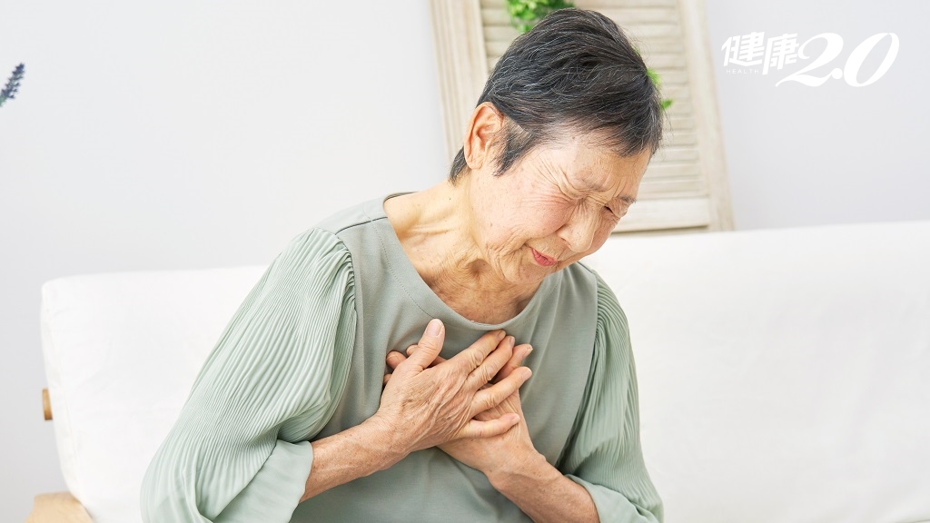 胸痛與闌尾有關！97歲老婦闌尾炎破裂幸運撿回一命，醫提醒：小心5危險信號
