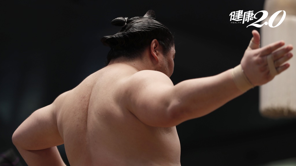 日本相撲界首位外籍「橫綱」因心衰竭過世！醫提醒心衰竭原因多樣需常注意