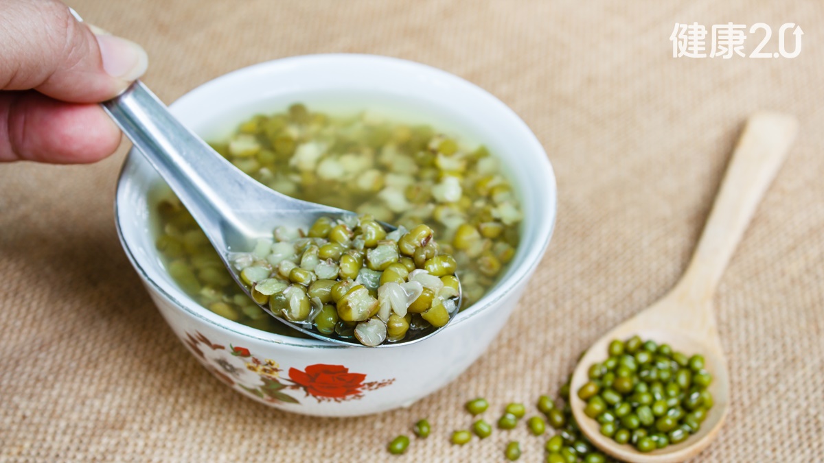 綠豆湯配2物秒變排毒湯！中醫推3種CP值超高綠豆湯養生方