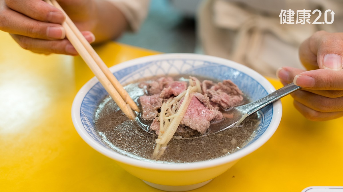 60歲男早餐必喝一款湯 竟得大腸癌！醫：鹹酥雞和酒也危險