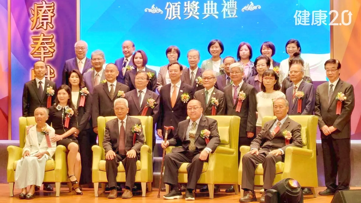 第35屆醫奉獎/得主默默付出賺人熱淚 石崇良建議頒獎典禮準備手帕