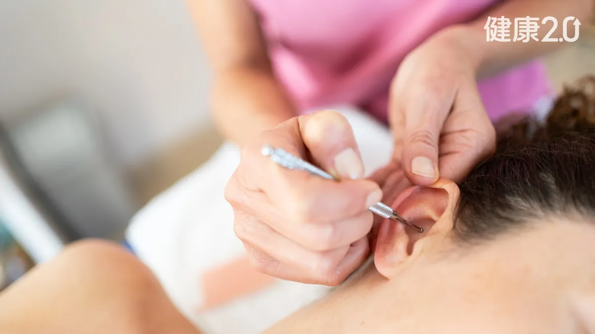 男子耳朵癢竟長滿黴菌險失聰！越式洗頭采耳恐怖真相曝